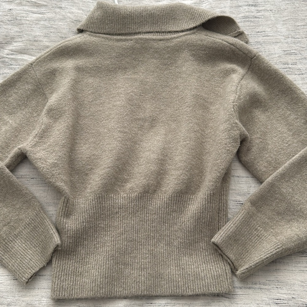 Sweater - Picture 4 of 4